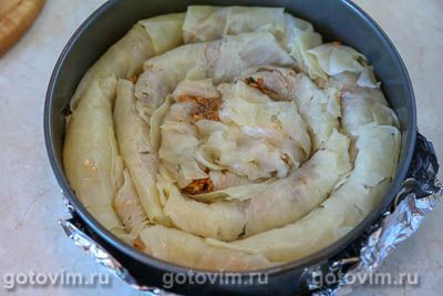 Пирог из голубцов с пшеничной кашей, грибами и овощами 