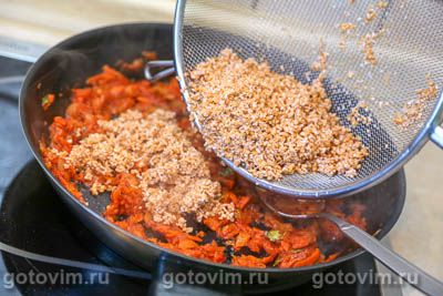 Пирог из голубцов с пшеничной кашей, грибами и овощами 