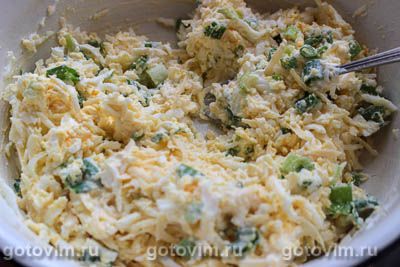 Пирог из лаваша с начинкой из сыра, зелени и вареных яиц Пирог из лаваша с начинкой из сыра, зелени и вареных яиц