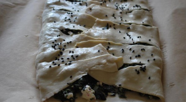 Пирог с крапивой и брынзой, пошаговый рецепт с фото