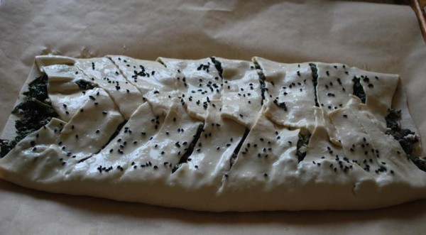 Пирог с крапивой и брынзой, пошаговый рецепт с фото