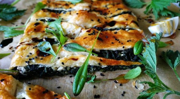 Пирог с крапивой и брынзой, пошаговый рецепт с фото