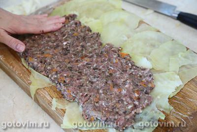 Рулет из капусты с мясом под хрустящей хлебной корочкой