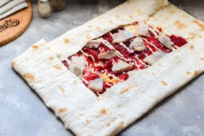 Рулет из лаваша со свеклой и селедкой Рулет из лаваша со свеклой и селедкой