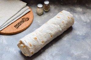 Рулет из лаваша со свеклой и селедкой Рулет из лаваша со свеклой и селедкой