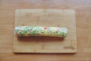 Рулет из омлета с овощами