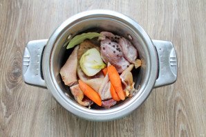 Рулет из свиных ушей