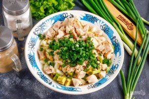 Салат из авокадо с курицей