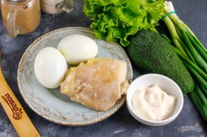 Салат из авокадо с курицей