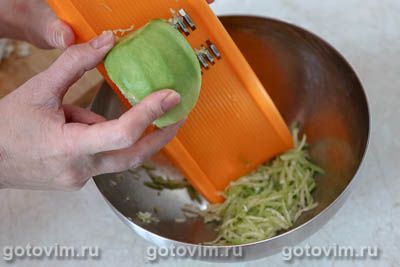 Салат из курицы с зеленой редькой и вяленой клюквой Салат из курицы с зеленой редькой и вяленой клюквой