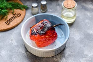 Салат из печеного болгарского перца с помидорами