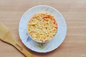 Салат с корейской морковью, курицей и ананасами