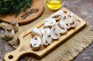 Салат с красной рыбой и шампиньонами Салат с красной рыбой и шампиньонами