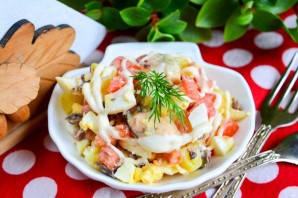 Салат с мидиями и овощами