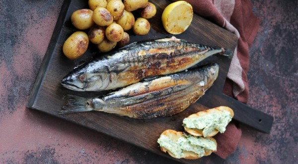 Сельдь и скумбрия, жаренные на решетке, с печеным картофелем, пошаговый рецепт с фото Сельдь и скумбрия, жаренные на решетке, с печеным картофелем, пошаговый рецепт с фото