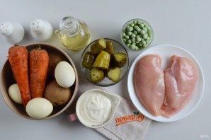 Слоеный салат из курицы