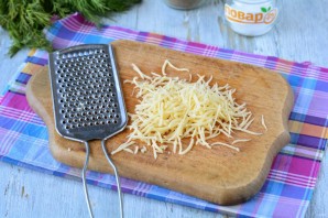 Слоеный салат с курицей и кукурузой