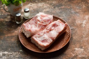 Соленое сало с красным перцем