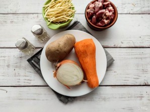 Суп с лапшой и куриными сердечками Суп с лапшой и куриными сердечками