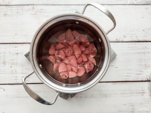 Суп с лапшой и куриными сердечками Суп с лапшой и куриными сердечками