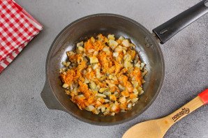 Суп с лапшой и лососем