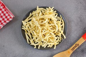 Суп с лапшой и лососем