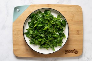 Суп со шпинатом и зеленым горошком Суп со шпинатом и зеленым горошком