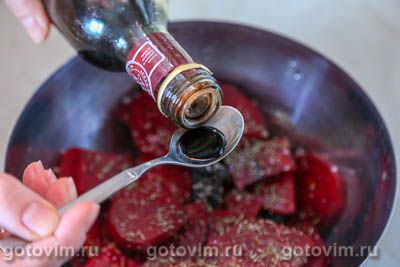 Свинина со свеклой и черносливом