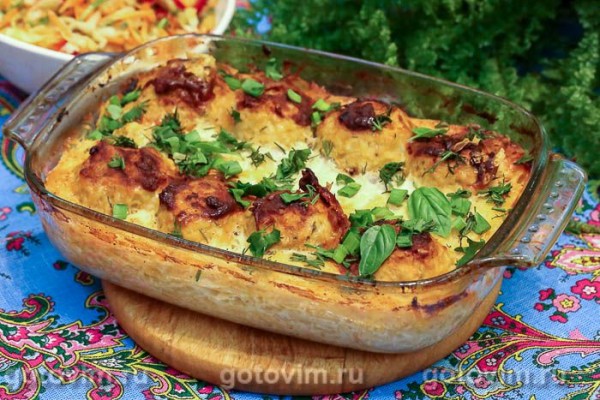 Запеканка из тертой картошки с мясными фрикадельками Запеканка из тертой картошки с мясными фрикадельками