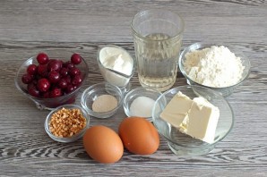 "Бадамбура" с вишней и орехами