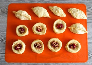 "Бадамбура" с вишней и орехами