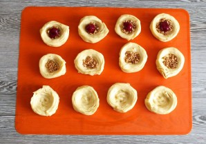 "Бадамбура" с вишней и орехами