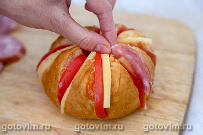 Булочки, фаршированные сыром и колбасой Булочки, фаршированные сыром и колбасой