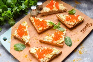 Бутерброды с плавленым сыром и икрой Бутерброды с плавленым сыром и икрой