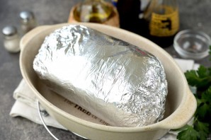 Буженина с морковью и чесноком Буженина с морковью и чесноком