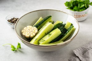 Быстрые малосольные огурчики Быстрые малосольные огурчики