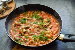 Фасоль с морепродуктами