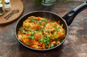 Гнезда из макарон с индейкой