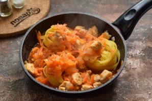 Гнезда из макарон с индейкой