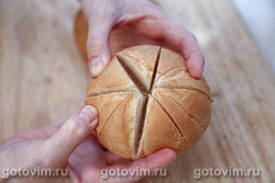 Горячие булочки, фаршированные мясным фаршем и сыром Горячие булочки, фаршированные мясным фаршем и сыром