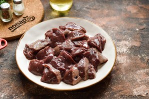 Говяжья печень тушеная с помидорами