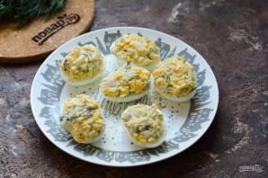 Яйца фаршированные копченой рыбой Яйца фаршированные копченой рыбой