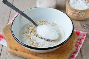 Маффины с овсяными хлопьями и яблоками