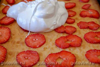 Пирог с клубникой, сливками и корочкой из взбитых белков Пирог с клубникой, сливками и корочкой из взбитых белков