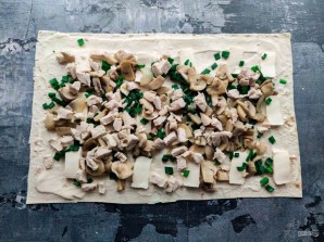 Рулет из лаваша с грибами и крабовыми палочками