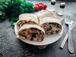 Рулет из лаваша с грибами и крабовыми палочками