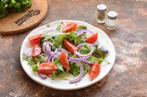 Салат из гребешков с рукколой