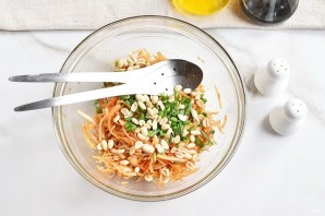 Салат с куриной грудкой и капустой