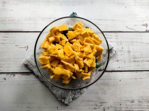 Салат с омлетом и фасолью