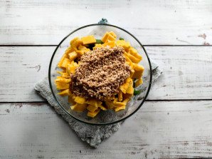 Салат с омлетом и фасолью